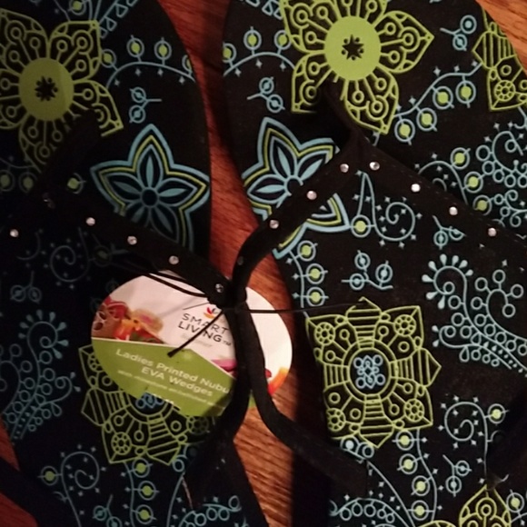 Sandals - Picture 2 of 4